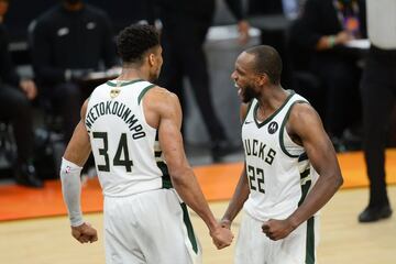 Al igual que su oponente en las finales de la NBA, Devin Booker, el alero de los Milwaukee Bucks, Khris Middleton, llega sin descanso a los Juegos Olmpicos pero con un anillo de campen en el bolsillo- El norteamericano volvi a firmar con los Bucks en 2019 con un contrato de cinco a?os y $178 millones despus de consolidar su rol como el segundo jugador ms importante del equipo detrs de Giannis Antetokounmpo. El dos veces All-Star de la NBA de 29 a?os tiene acuerdos con Nike, Verizon, Panini y Unilever, pero gana casi todo su dinero en la cancha.  Ganancias anuales: $27M