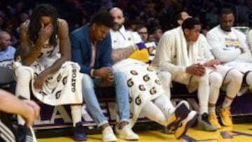 El banquillo de los Lakers durante el partido contra los Clippers.