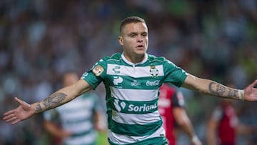 El delantero uruguayo se suma a Orbelín Pineda como los dos primeros refuerzos de la 'Máquina' de cara al Clausura 2019.