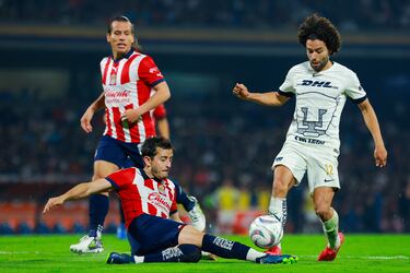 De Chino Huerta a Alan Mozo: los jugadores que vistieron las camisetas de Pumas y Chivas