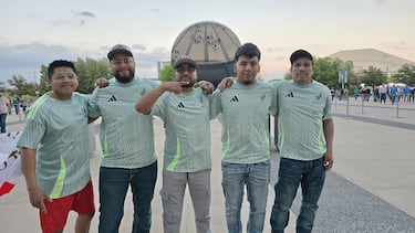 Mexicanos lucen el nuevo jersey de la Selección Mexicana en la Nations League