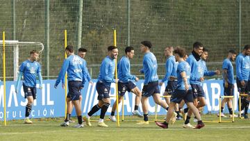 La plantilla del Deportivo, en su último entrenamiento antes de visitar a Unionistas.