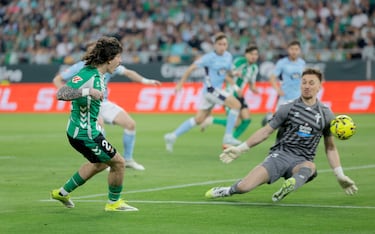 El futbolista verdiblanco hizo un desmarque de manual para conseguir un gol ante el Celta. Una buena jugada que vale un punto ante el equipo de Pellegrini.