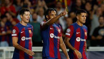 Soccer Football - Champions League - Group H - FC Barcelona v Royal Antwerp - Estadi Olimpic Lluis Companys, Barcelona, Spain - September 19, 2023 FC Barcelona's Robert Lewandowski celebrates scoring their second goal with Jules Kounde and Joao Cancelo REUTERS/Albert Gea