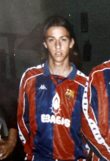 El ex jugador del Real Madrid, Guti, con la camiseta del FC Barcelona en su juventud. 
