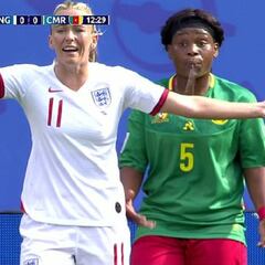 La imagen de Camerún decepciona al mundo: amenazó con irse, codazos, escupitajos…