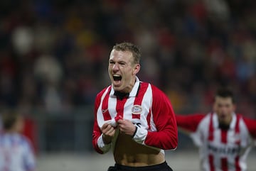 Lleg車 al club en 2002 procedente del Groningen. Estuvo hasta 2004 y consigui車 varios t赤tulos, entre ellos una Liga y una Copa.