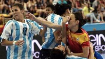 España arranca su camino a Londres con una goleada