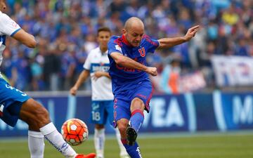 Gustavo Lorenzetti: Hace poco se nacionalizó. Es el jugador no nacido en Chile que más veces salió campeón en la U, junto a Matías Rodríguez, con ocho títulos.