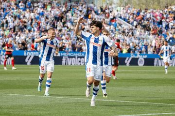 Juan Cruz celebra el 3-0 al Mirandés. 