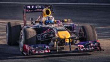 Carlos Sainz Jr. al volante del RB7 en Kuwait.