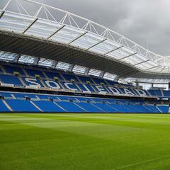 Porterías txuri-urdin con redes de pesca