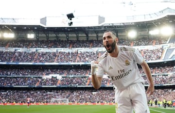 La marcha de Cristiano fue un duro golpe, tanto para él como para la parroquia madridista. El líder del equipo, máximo goleador histórico, dejaba el club tras innumerables éxitos. Sin embargo, Benzema fue el único que fue consciente de que, si él, había que dar un paso adelante. Desde que se fue el portugués, han aumentado notablemente sus cifras goleadoras. La última liga, conquistada el año pasado, lleva su nombre por la importancia que tuvo en su consecución.