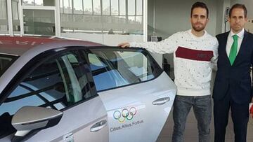 Sebas Martos recibe un coche Seat para toda la temporada