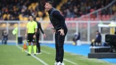 Lecce boss Roberto D’Aversa has been relieved of his duties following a post-match incident with Hellas Verona striker Thomas Henry.