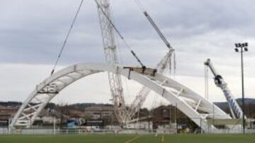 El arco de San Mamés ya
está instalado en Lezama