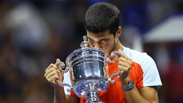 El tenista español, Carlos Alcaraz, celebra su victoria en el Abierto de Estados Unidos en septiembre de 2022.