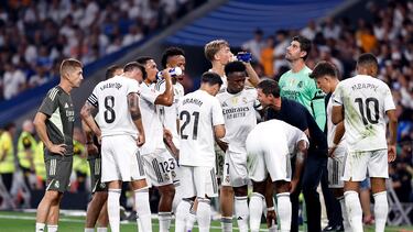 19/08/2025 PARTIDO PRIMERA DIVISION
REAL MADRID - OSASUNA
PAUSA HIDRATACION XABI ALONSO ENTRENADOR