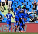 El Getafe hace picadillo al Alavés con un Uche excelso