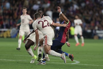 3-1. Doblete de Raphinha. Gran jugada individual del brasileño que realiza la diagonal hacia dentro y, ante la oposición de Dayot Upamecano y Raphaël Guerreiro, dispara con la derecha, al palo largo de Manuel Neuer, para anotar el tercer tanto.