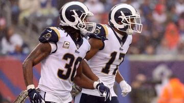 EAST RUTHERFORD, NJ - NOVEMBER 5: Robert Woods #17 of the Los Angeles Rams celebrates with Todd Gurley #30 after catching a touchdown pass against the New York Giants at MetLife Stadium on November 5, 2017 in East Rutherford, New Jersey. Rob Carr/Getty Images/AFP
== FOR NEWSPAPERS, INTERNET, TELCOS & TELEVISION USE ONLY ==