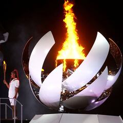 Which country's national anthem is played at the closing ceremony of all Olympic Games?