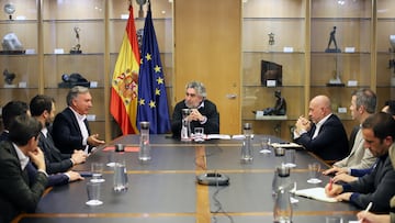 Uribes recibe a Del Cerro Grande tras las amenazas y propone un pacto sobre los árbitros