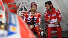 Andrea Dovizioso en el box de Ducati durante el GP de Arag&oacute;n.