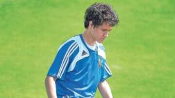 <b>EL ARTISTA. </b>Ander Herrera, el artista del Zaragoza, juega con un balón en un entrenamiento.