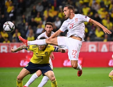 Pablo Sarabia y Victor Lindelöf.