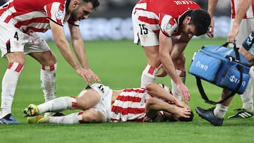 Athletic Bilbao's Spanish midfielder #16 Inigo Ruiz de Galarreta reacts in pain during the Spanish Supercup semi-final football match between FC Barcelona and Athletic Bilbao at King Abdullah Sports City�in Jeddah on January 7, 2026. (Photo by Fadel SENNA / AFP)