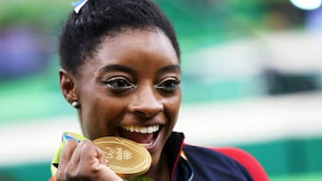 Simone Biles con su oro en gimnasia artística