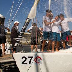 El ‘M&G Tressis’ de Santurde se lleva el Mundial J80 de Getxo