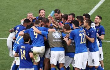 Italy reached the last 16 with a 100% group-stage record.