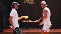 Carballés recibe el coche Kia como "Mejor Jugador de la Liga MAPFRE de Tenis"