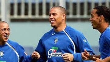 <b>VUELO PRIVADO. </b>Roberto Carlos, Ronaldo y Ronaldinho llegarán a España un día antes de lo previsto.