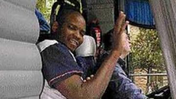 <b>OPTIMISTA.</B> Rivero, héroe en la ida, comanda la salida del Portland.