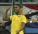 Brasil gana a Perú con una exhibición de Douglas Costa