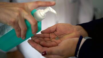 Ecuador&#039;s Health Minister personnel gives gel alcohol to those entering the Carondelet presidential palace, as preventive measure against the spread of the Coronavirus COVID-19, in Quito, on March 10, 2020. (Photo by Rodrigo BUENDIA / AFP)