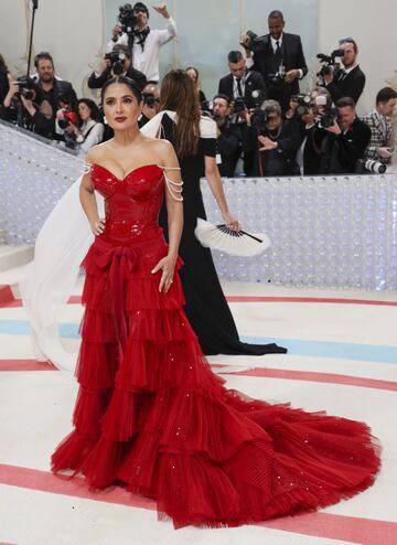 Salma Hayek con una espectacular creación de Gucci.