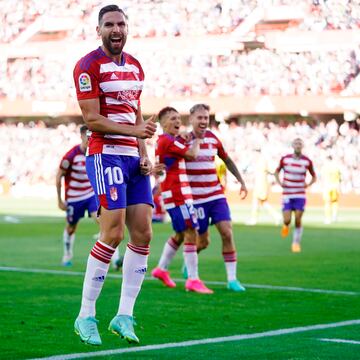 Puertas festeja su gol.