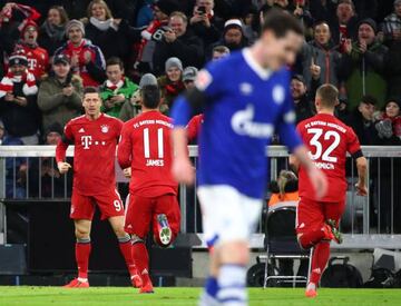 Robert Lewandowski celebrates