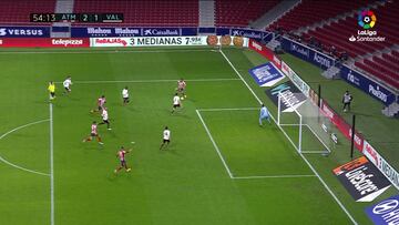 El golazo de Suárez a pase de João que ilusiona al Atlético