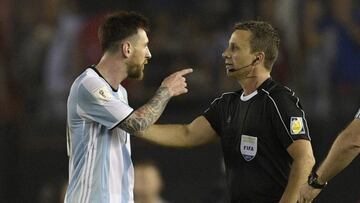 Argentina's forward Lionel Messi (L) argues with first assistant referee Emerson Augusto de Carvalho at the end of their 2018 FIFA World Cup Russia South American qualifier football match against Chile, at the Monumental stadium in Buenos Aires, on March 23, 2017.
The FIFA on March 28, 2017 suspended Messi for four Argentina games. / AFP PHOTO / JUAN MABROMATA