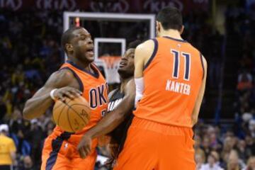 Justise Winslow y Dion Waiters, en el centro Enes Kanter.