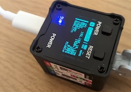 Un experto en seguridad encuentra un micro oculto en un dispositivo chino y emergen todas las dudas posibles