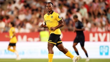 Jhon Arias valora su debut en los Wolves.