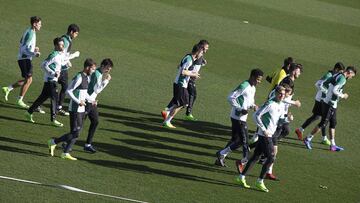Los jugadores del Betis, durante un entrenamiento.