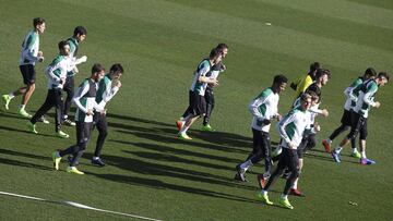 Los jugadores del Betis, durante un entrenamiento. 