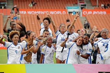 Panama's players celebrate qualifying for the Women's World Cup.